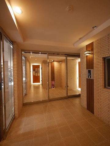 14/20 エントランス