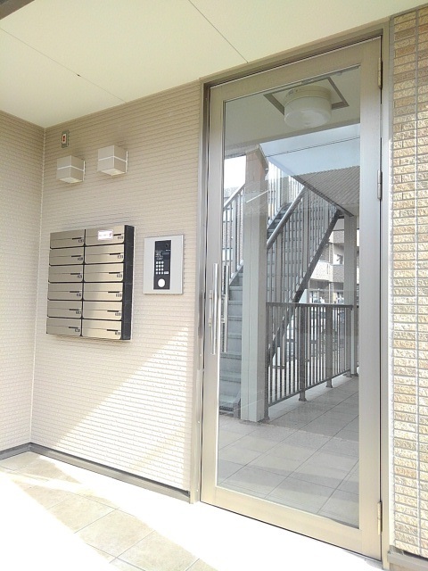 13/22 エントランス