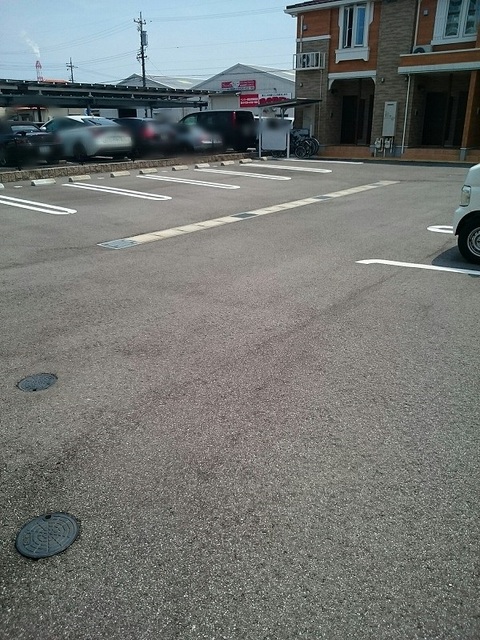 2/3 駐車場