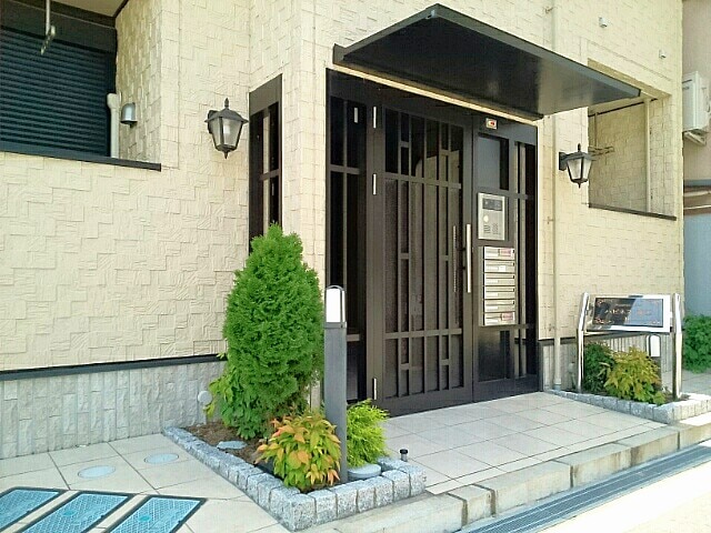 14/20 エントランス