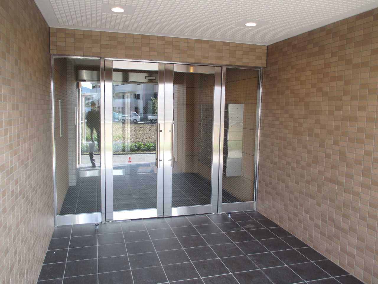 14/20 エントランス