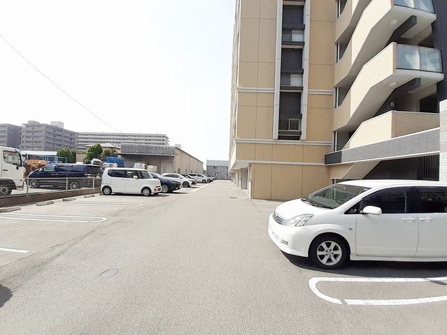 14/20 駐車場