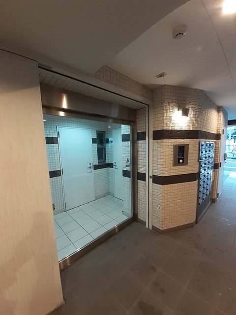14/20 エントランス