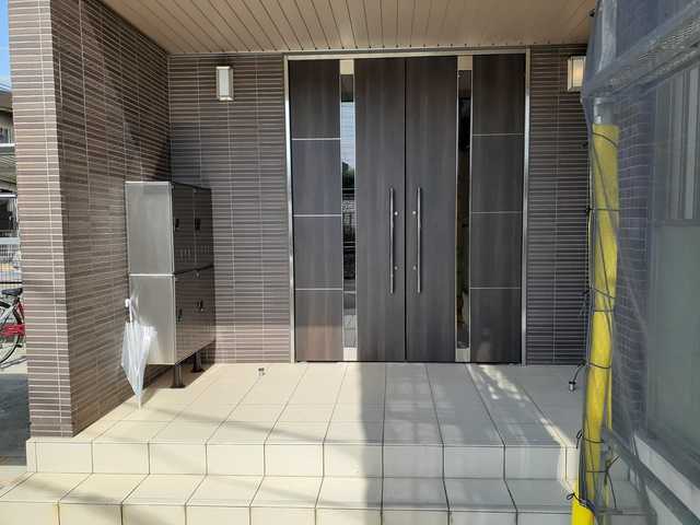 13/22 エントランス