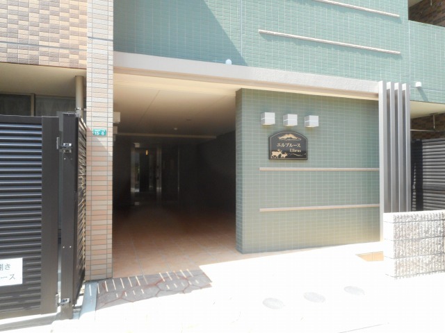 14/19 エントランス