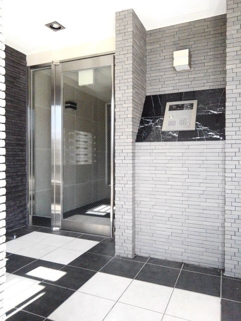 14/20 エントランス