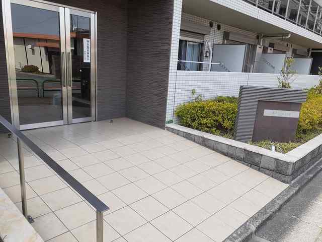 14/18 エントランス