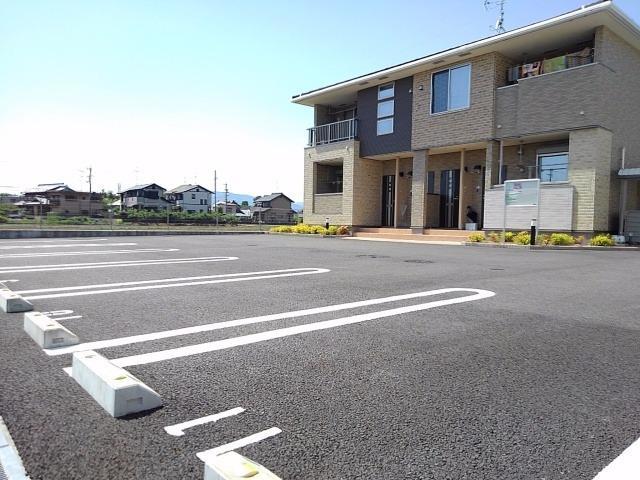 13/20 駐車場