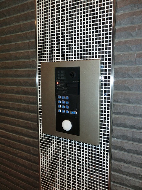 21/30 エントランス