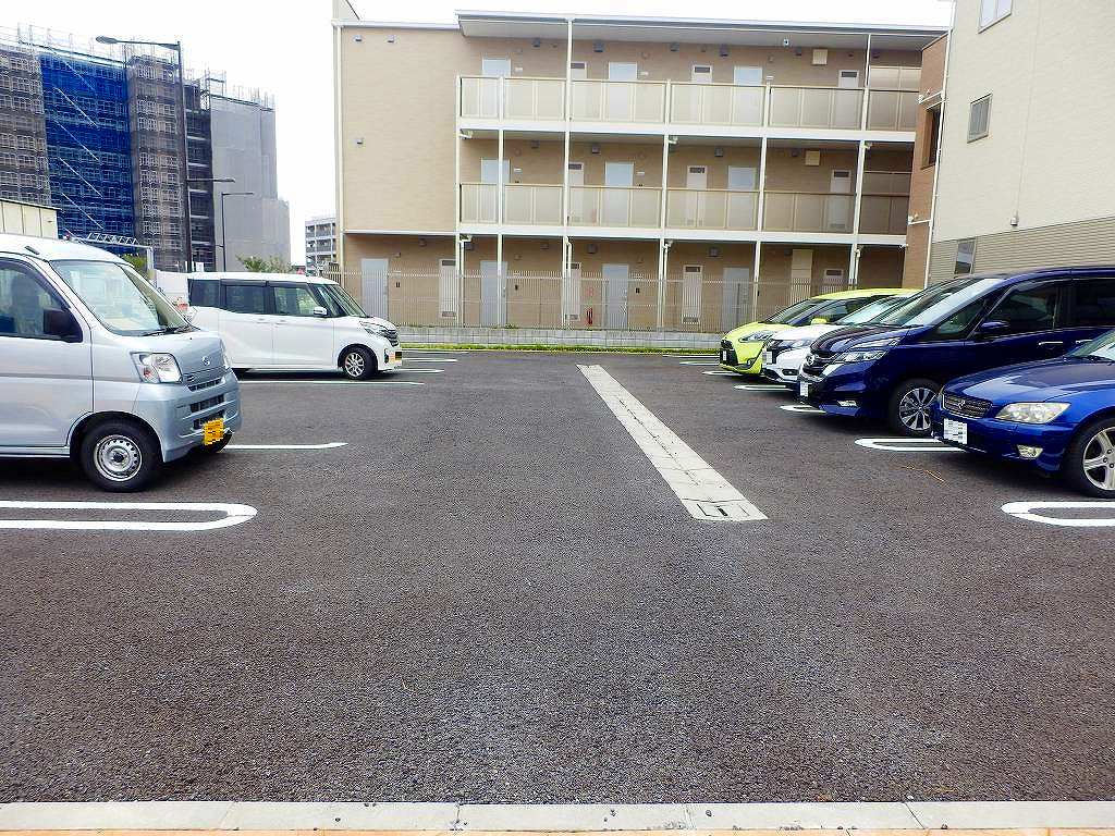 14/23 駐車場