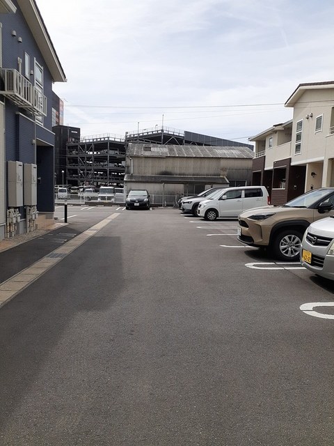 22/28 駐車場
