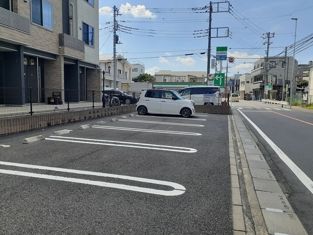 13/19 駐車場