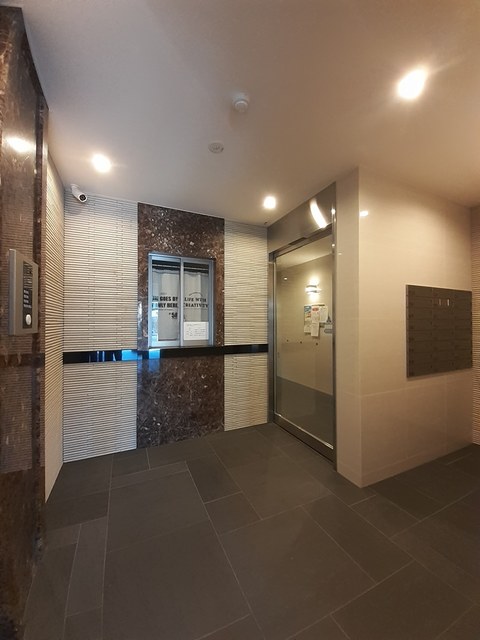 14/20 エントランス