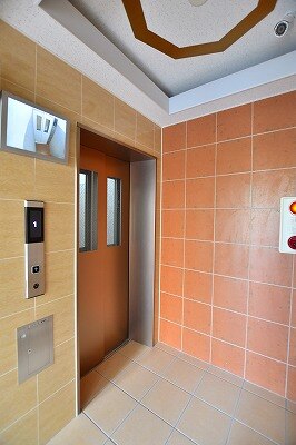 14/20 エントランス