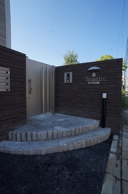 13/22 エントランス