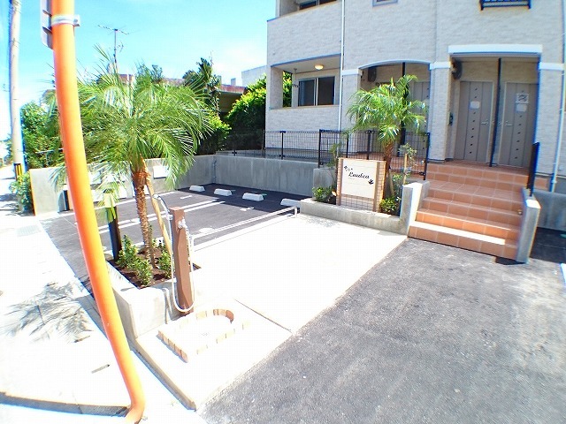 14/15 エントランス