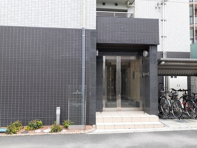 14/20 エントランス