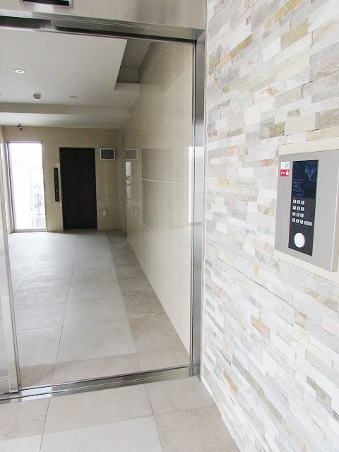 14/20 エントランス