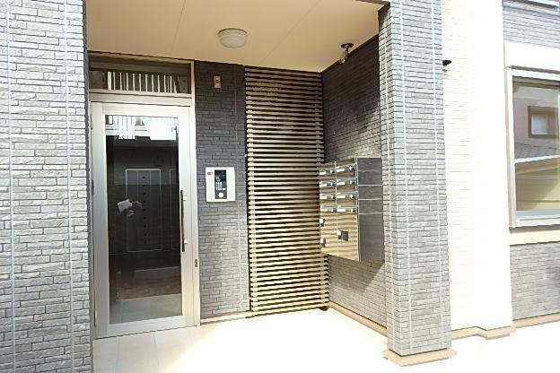 14/20 エントランス