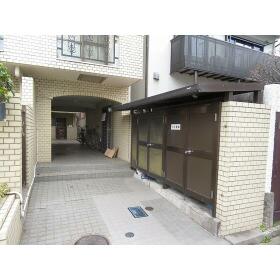 16/16 エントランス