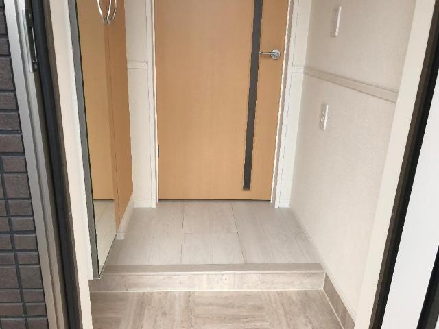 13/25 玄関