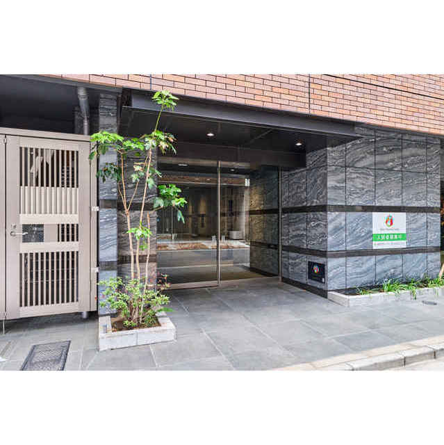 21/22 エントランス