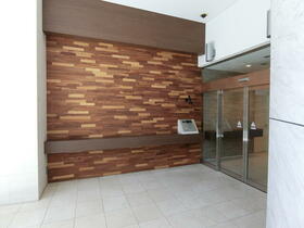 5/5 エントランス