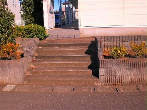 13/16 エントランス