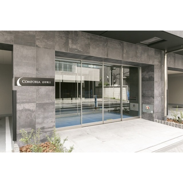 18/29 エントランス