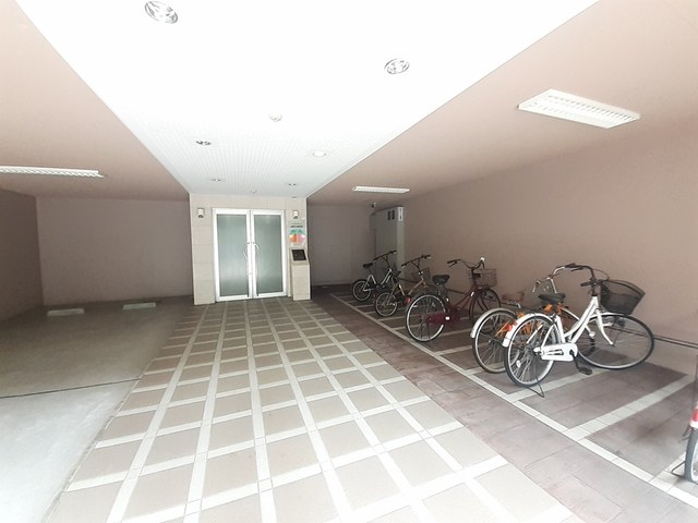 14/20 エントランス