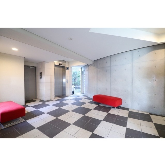 18/25 エントランス