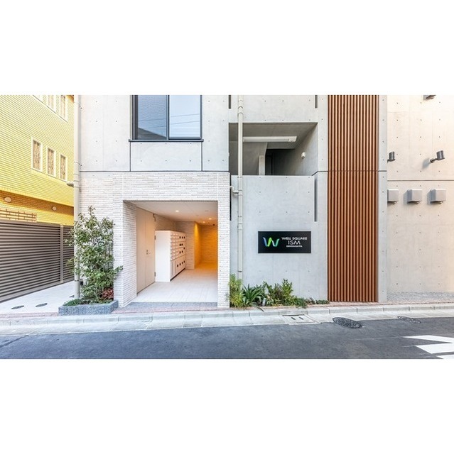 20/21 エントランス