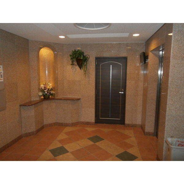 16/21 エントランス