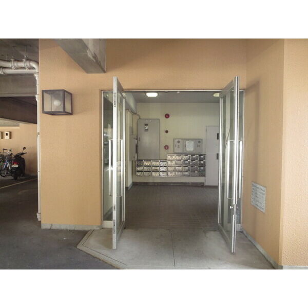 14/14 エントランス