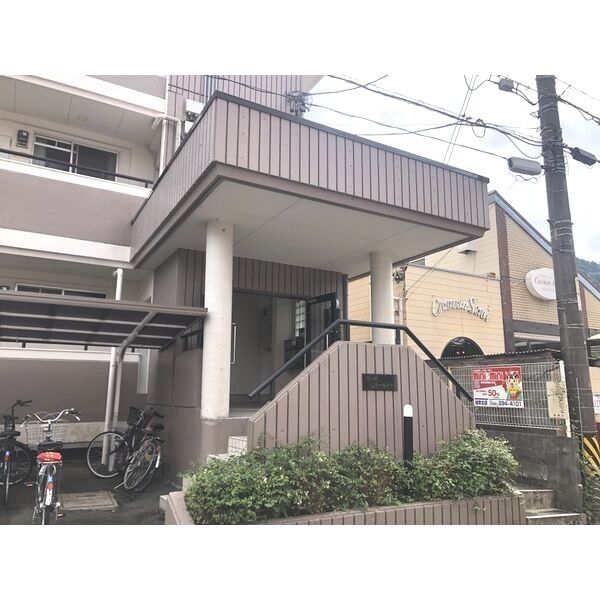 14/19 エントランス