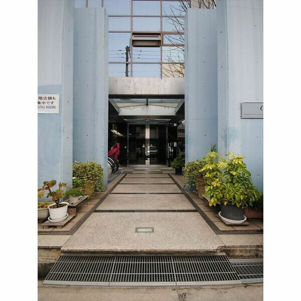 13/13 エントランス