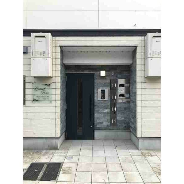 13/14 エントランス