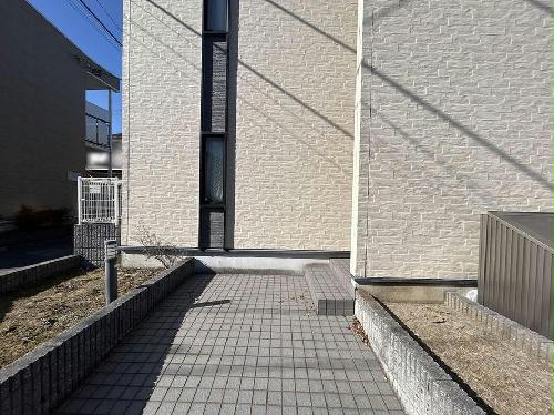 13/14 エントランス