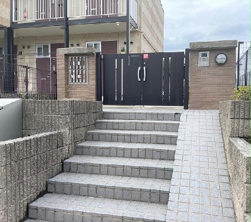 13/19 エントランス