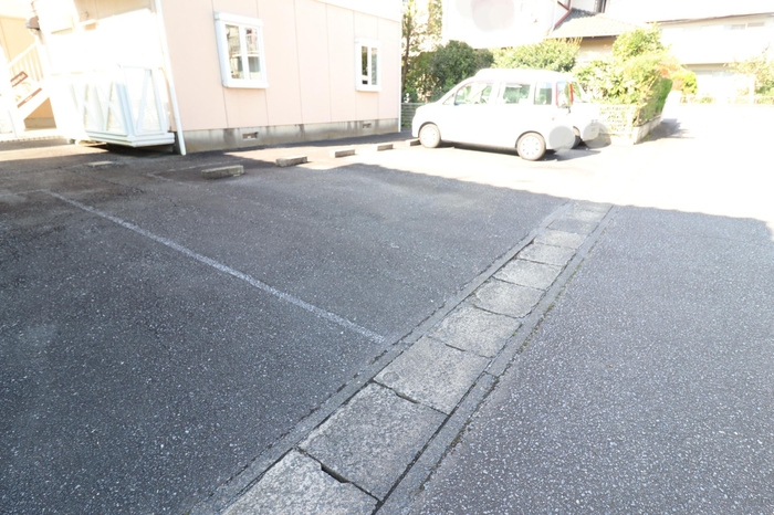 18/18 駐車場