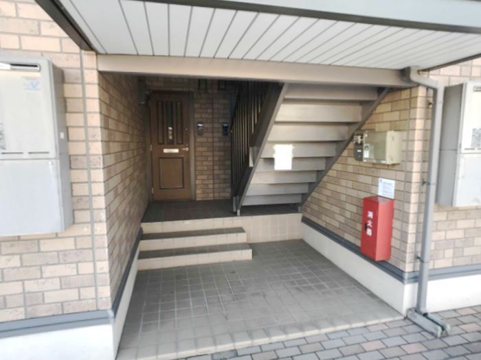 18/28 エントランス