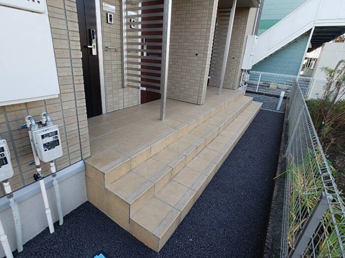 19/27 エントランス