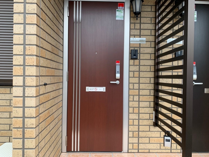 19/27 エントランス