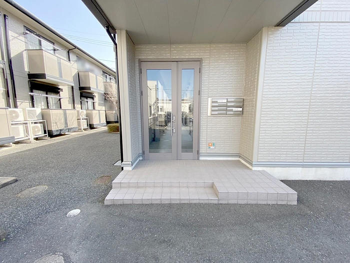 18/23 エントランス