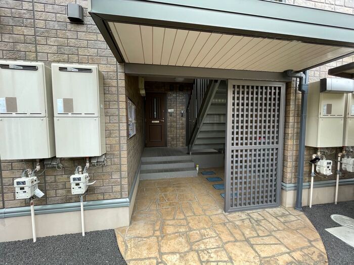 18/23 エントランス