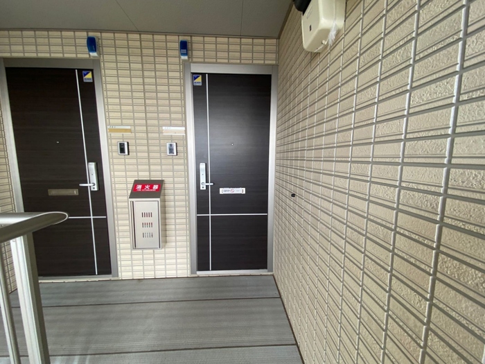 18/25 エントランス