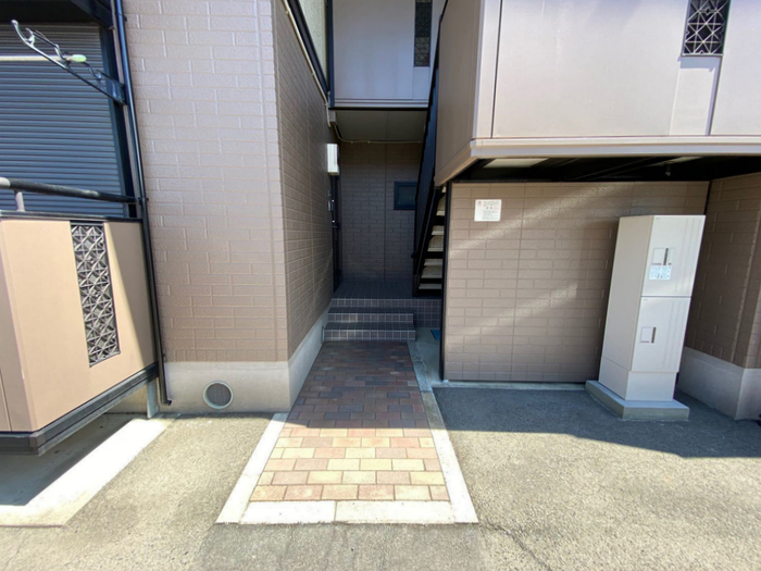 20/23 エントランス