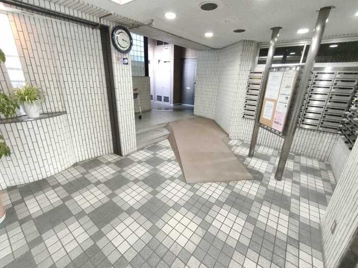 18/22 エントランス