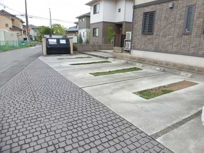 2/4 駐車場