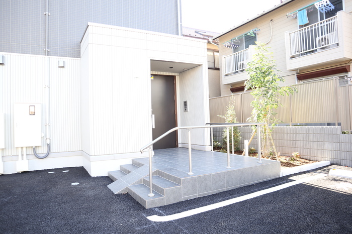 19/30 エントランス